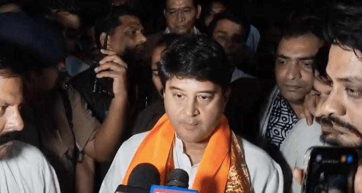 ग्वालियर पहुंचे केंद्रीय मंत्री ज्योतिरादित्य सिंधिया, रेलवे स्टेशन पर जोरदार स्वागत; सिंधिया बोले- “विकसित भारत 2047 की ओर बढ़ रहा देश”