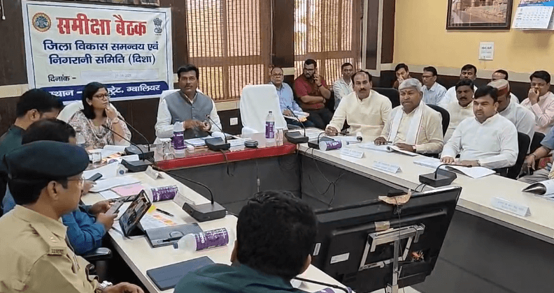 ग्वालियर नगर निगम परिषद में काले कपड़ों में पहुंचीं महिला पार्षद, नारी शक्ति वंदन अधिनियम के समर्थन में दिखा अनोखा नजारा