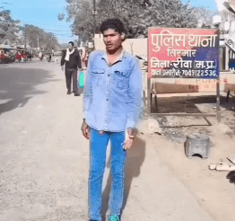 रीवा ब्रेकिंग: थाने के सामने भोजपुरी गाने पर युवक का डांस, वीडियो वायरल