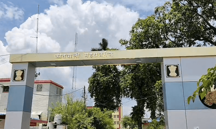 महराजगंज में फर्जी पुलिस वर्दी पहन रील बनाना पड़ा भारी, यूट्यूबर अजीजा शेख पर केस दर्ज