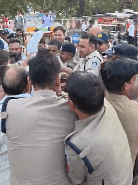 छतरपुर में कांग्रेस प्रदर्शन के दौरान बड़ा हादसा: पुतला दहन के समय आग भड़की, 2 पुलिसकर्मी समेत कई घायल