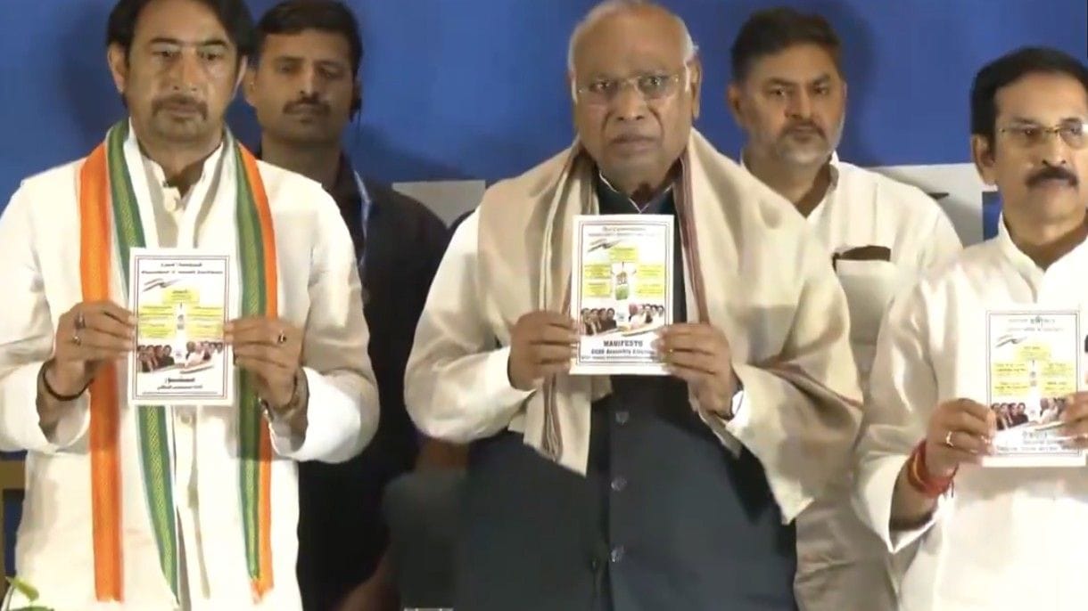 कोलकाता: कांग्रेस ने जारी किया पश्चिम बंगाल विधानसभा चुनाव 2026 का घोषणापत्र