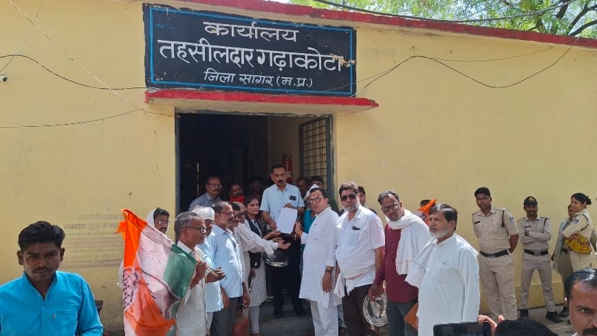 सागर: गैस किल्लत को लेकर कांग्रेस का जोरदार प्रदर्शन; सरकार को घेरा