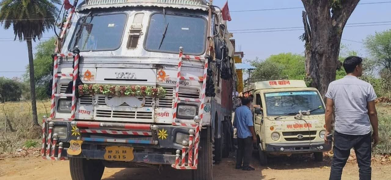 नौगांव: हाईटेंशन लाइन की चपेट में आया चालक; ट्रक चालक की मौके पर मौत