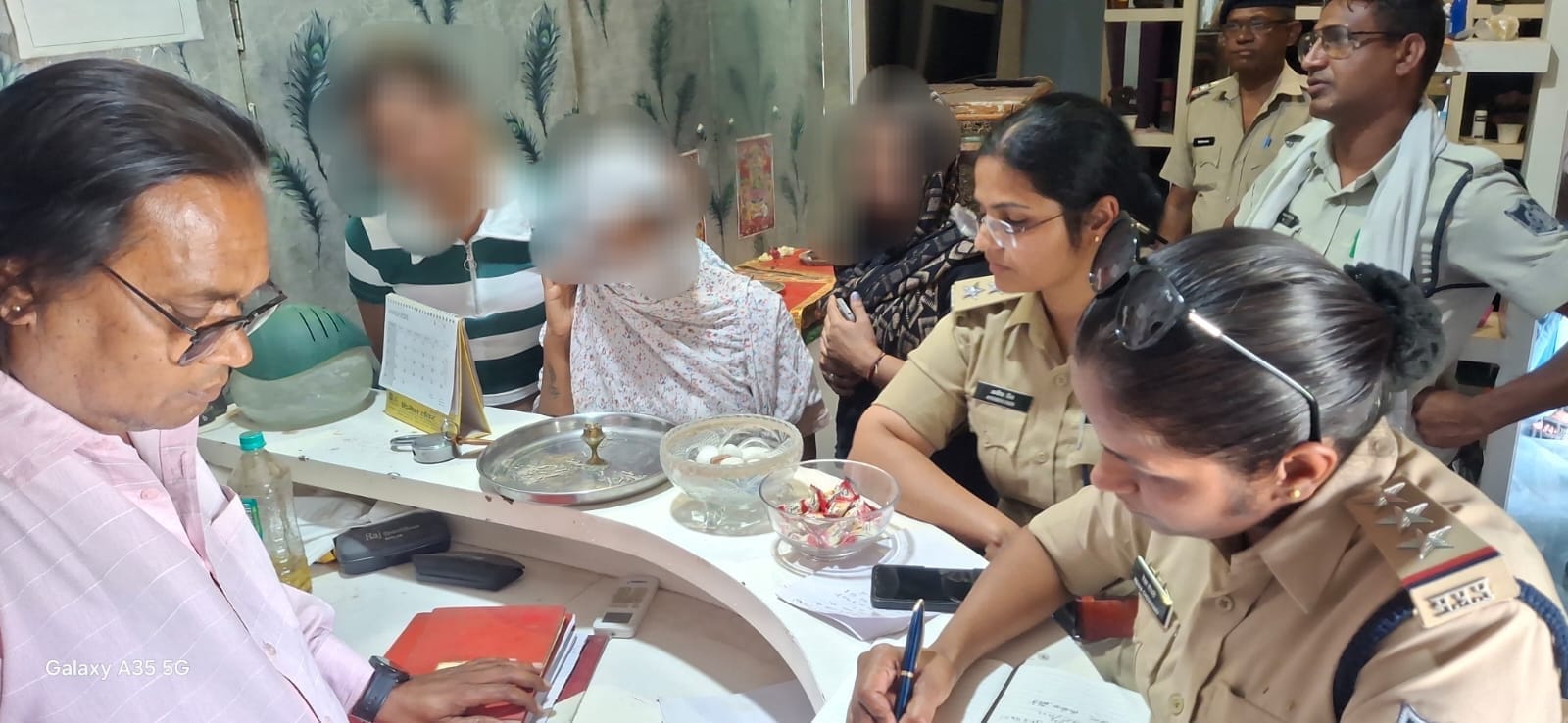 रतलाम: स्पा सेंटरों की आकस्मिक जांच; पुलिस ने स्टाफ व दस्तावेजों की की पड़ताल