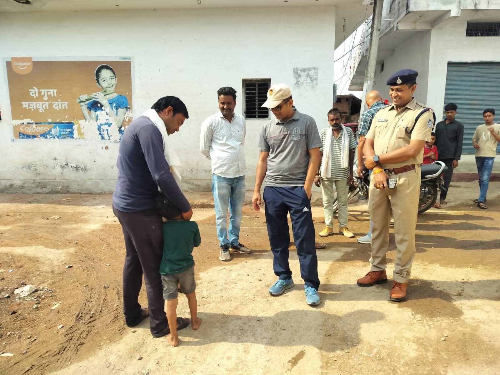 पुलिस अधीक्षक अगम जैन का सिविल लाइन क्षेत्र में दौरा: ग्राम मोराहा के निवासियों से की महत्वपूर्ण चर्चा