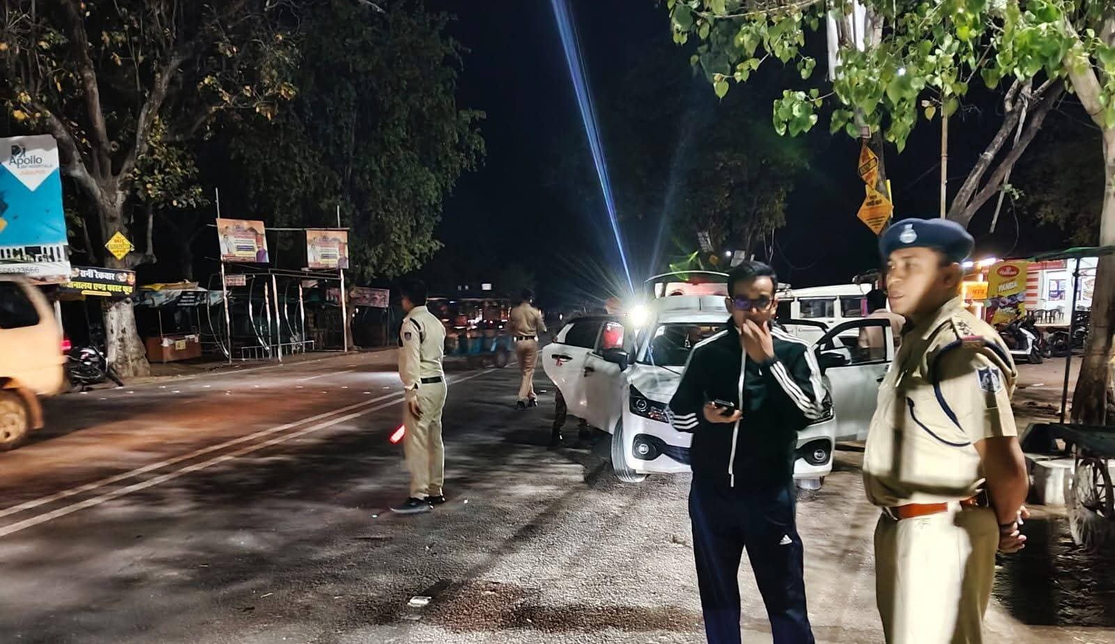 छतरपुर: पुलिस अधीक्षक श्री अगम जैन का मार्गों पर वाहन चेकिंग निरीक्षण