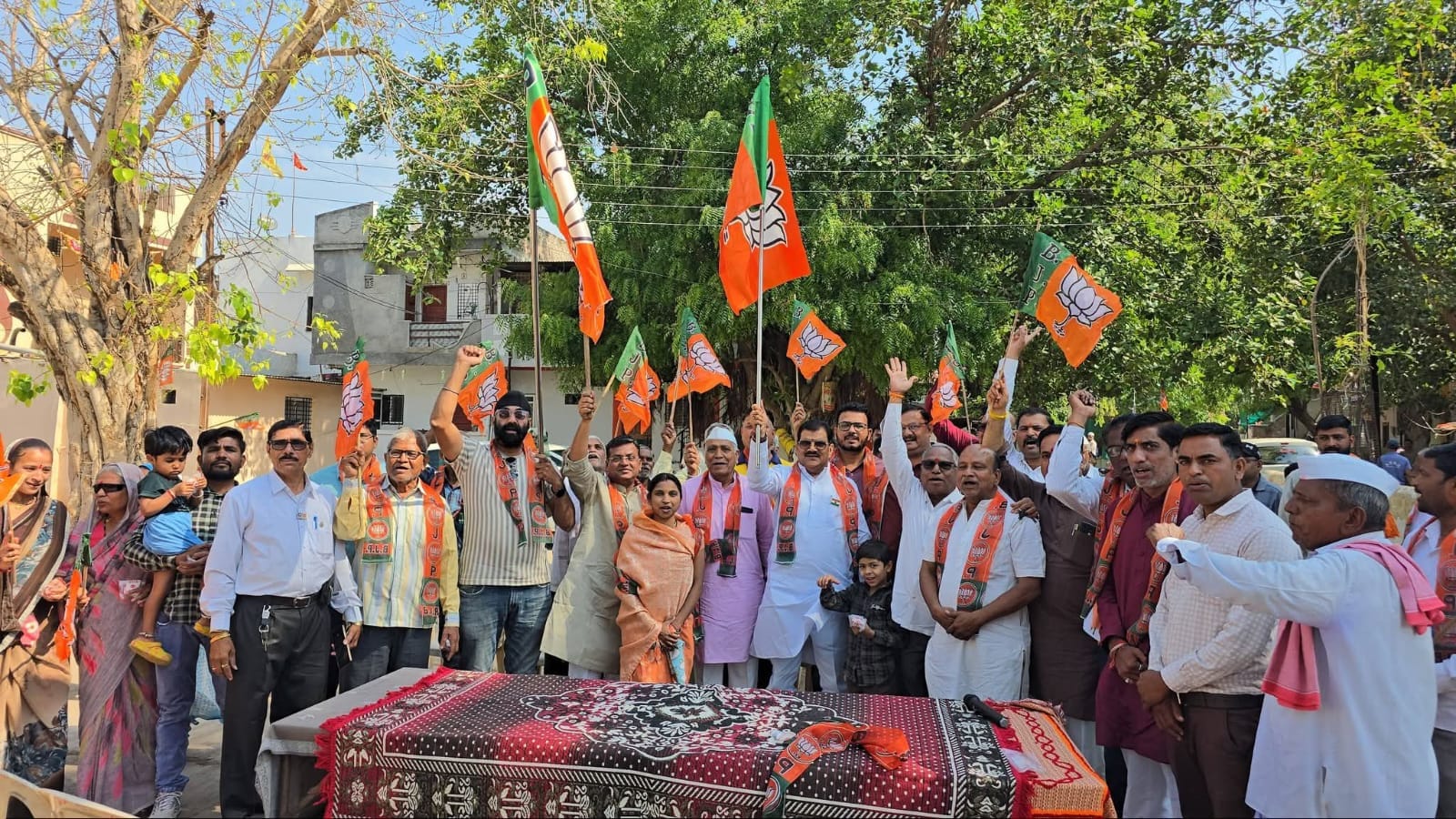 भारतीय जनता पार्टी के स्थापना दिवस पर बुरहानपुर में ध्वजारोहण समारोह