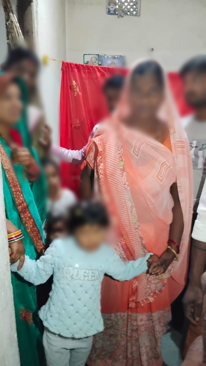 सागर पुलिस की सजगता: रास्ता भटकी बच्ची को परिजनों से मिलवाया