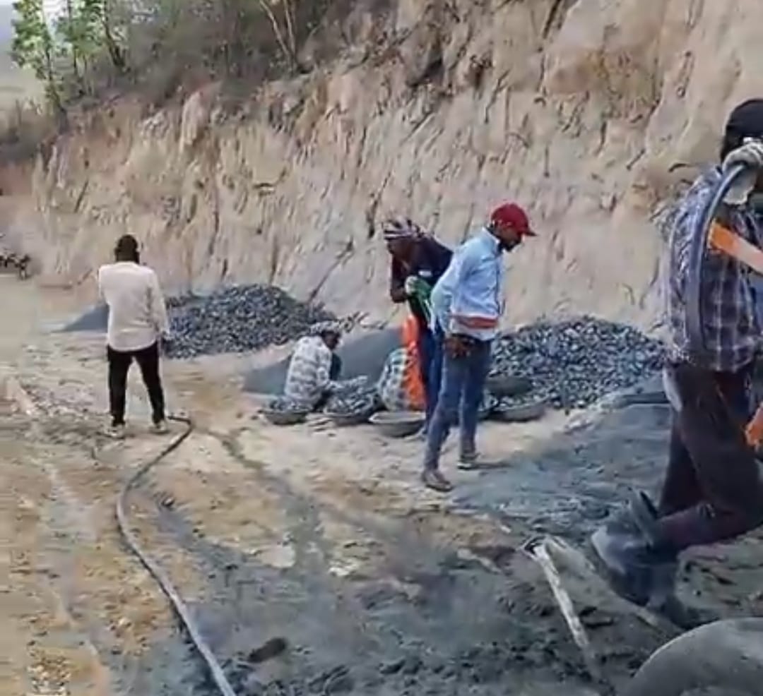 सिंगरौली जिला: पिपरा झांपी पंचायत में सड़क निर्माण कार्य में अनियमितताओं का आरोप