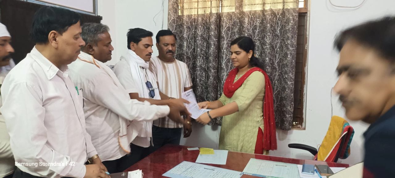 बनवार: किसान संघ ने तहसीलदार को ज्ञापन सौंपा, गेहूँ समर्थन मूल्य और पराली पर जताई नाराज़गी