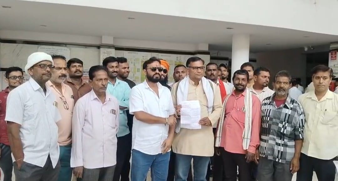 बुरहानपुर: न्यूनतम वेतन को लेकर टेक्सटाइल श्रमिकों का गुस्सा, बैठक बेनतीजा रहने पर आंदोलन की चेतावनी