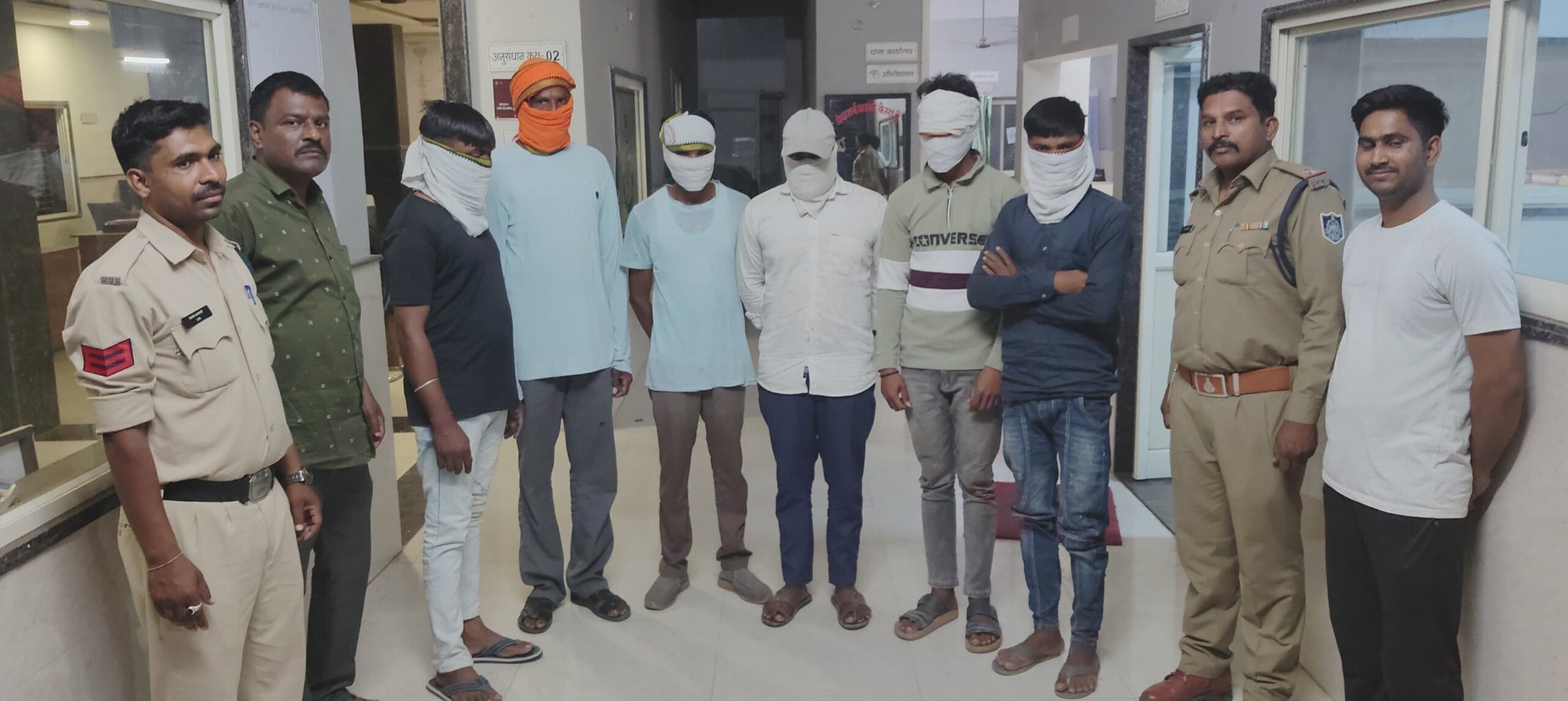 बुरहानपुर: खकनार पुलिस की बड़ी कार्रवाई, सिरपुर में जुआ खेलते 6 आरोपी रंगे हाथों गिरफ्तार