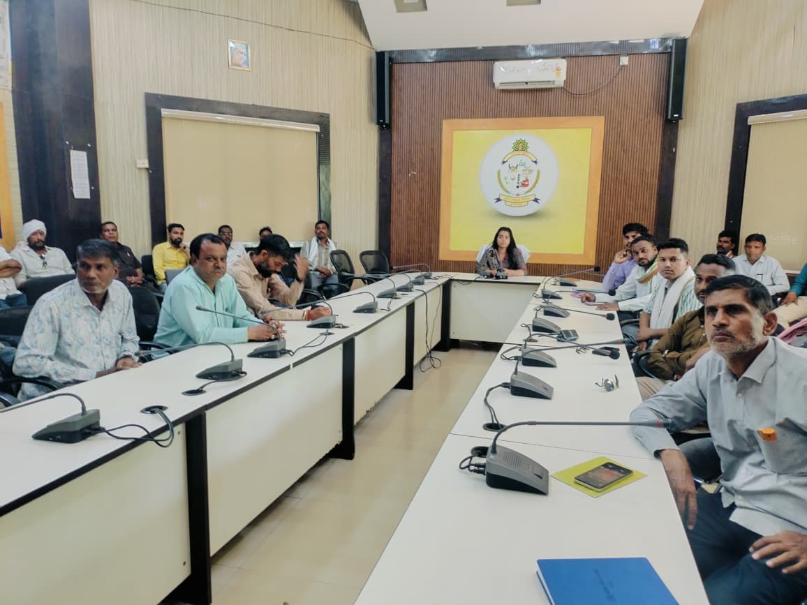 बुरहानपुर: ‘स्वच्छता स्वाभिमान अभियान’ के तहत सफाई मित्रों को मिली स्वास्थ्य सुरक्षा की ट्रेनिंग, आयुक्त ने बढ़ाया उत्साह