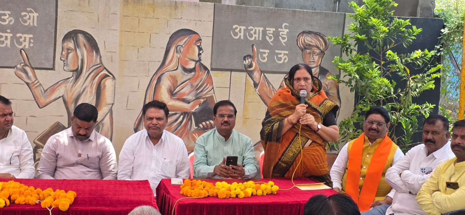 बुरहानपुर: महात्मा ज्योतिबा फुले जयंती पर महापौर ने दी श्रद्धांजलि, प्रतिमा पर माल्यार्पण कर किया नमन