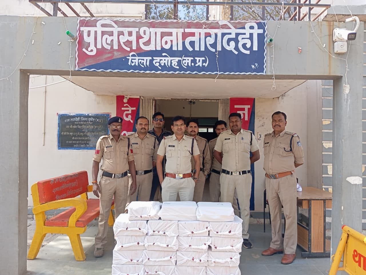 दमोह में अवैध शराब पर बड़ी कार्रवाई, 19 पेटी जब्त; आरोपी फरार