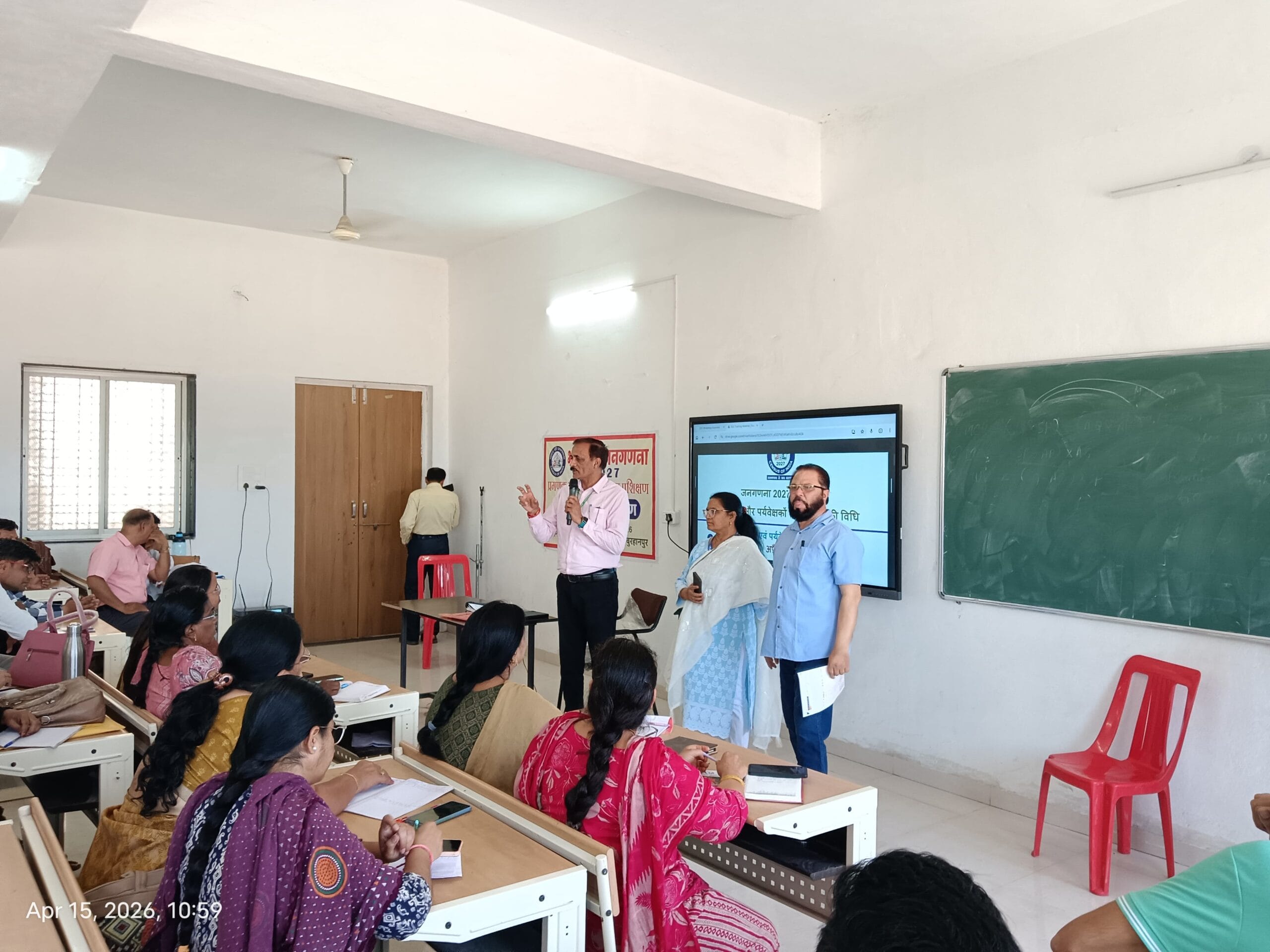 बुरहानपुर में जनगणना प्रशिक्षण में लापरवाही, 5 कर्मचारी बिना सूचना गायब — 24 घंटे में जवाब नहीं तो निलंबन तय