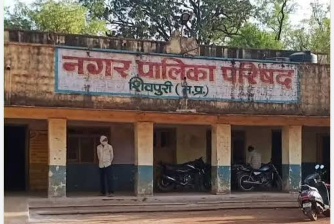 शिवपुरी में रिश्वत कांड, निलंबन बहाली के नाम पर रिश्वत! 40 हजार लेते ही बाबू रंगे हाथ पकड़ा गया