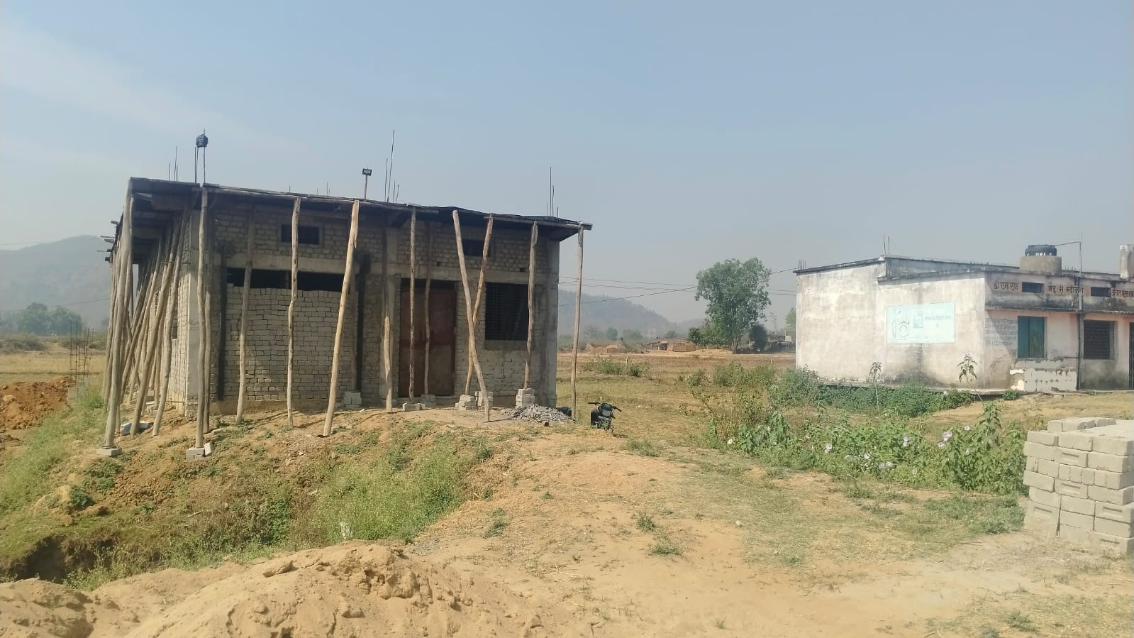 सिंगरौली में शासकीय जमीन पर अवैध निर्माण का आरोप, ग्रामीणों ने पटवारी पर मिलीभगत का लगाया गंभीर आरोप