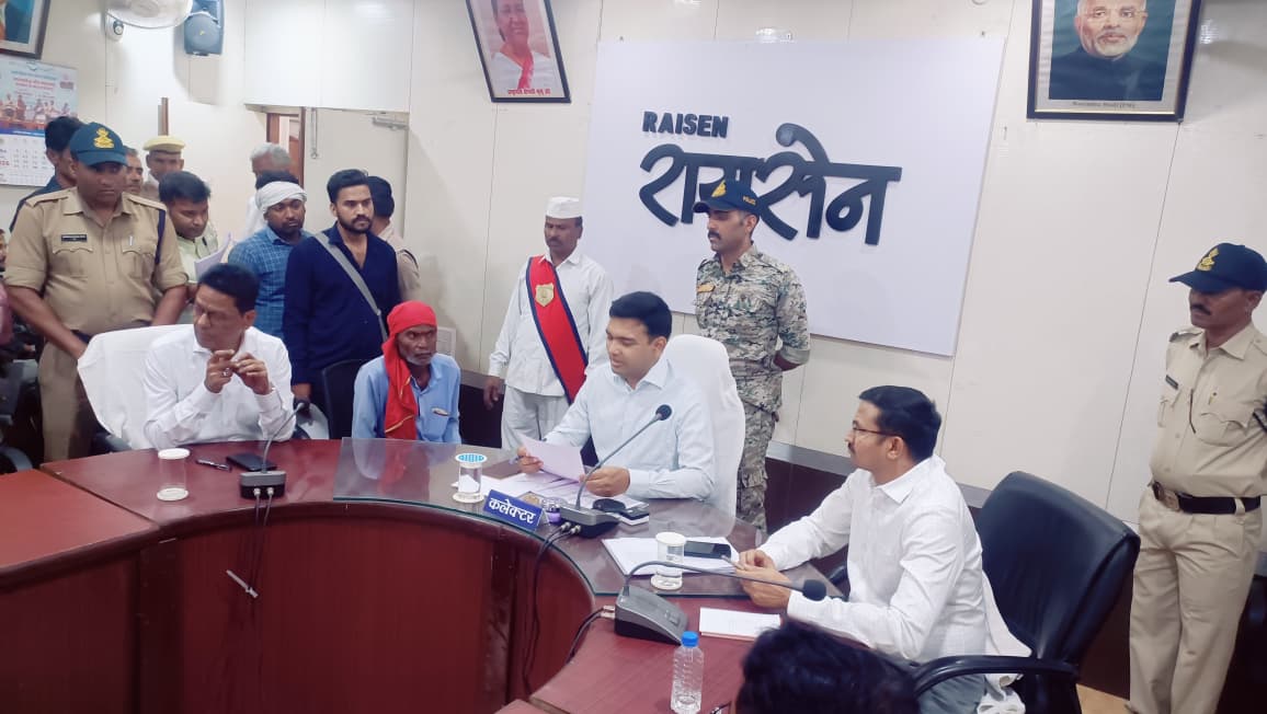 रायसेन: जनसुनवाई में कलेक्टर ने किया समस्याओं का ऑन-स्पॉट निराकरण