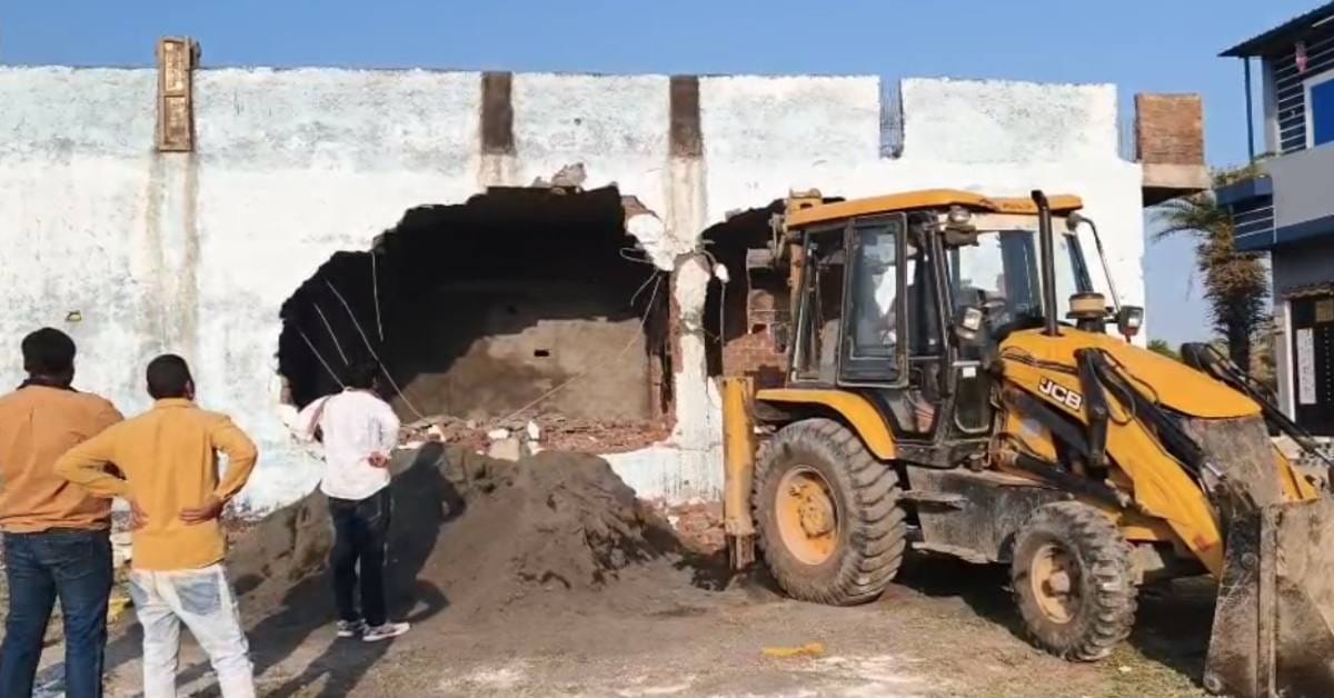 उज्जैन में अवैध अतिक्रमण पर बुलडोजर कार्रवाई, 6 मकान ध्वस्त
