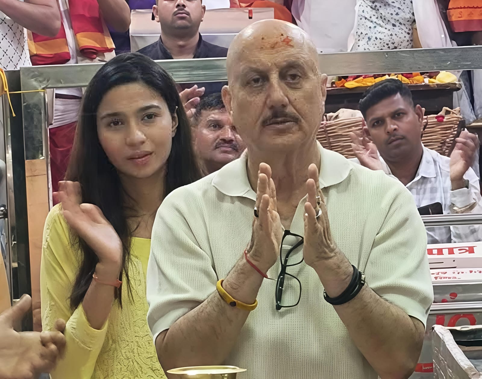 अनुपम खेर और शुभांगी दत्त ने महाकाल मंदिर में किए दर्शन