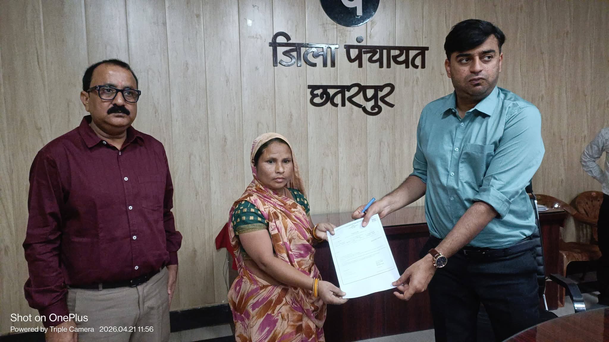 छतरपुर जनसुनवाई में कलेक्टर पार्थ जैसवाल की संवेदनशील पहल, 130 आवेदनों पर सुनवाई के साथ कई मामलों का मौके पर ही त्वरित निराकरण