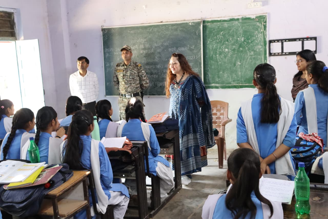 मैहर कलेक्टर का औचक निरीक्षण: आंगनवाड़ी केंद्र पहुंचकर परखी व्यवस्थाएं