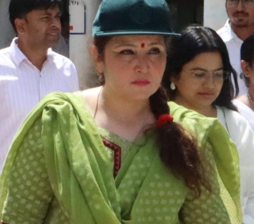 मैहर कलेक्टर बिदिशा मुखर्जी ने पांचवें बच्चे पर दी समझाइश, परिवार नियोजन को लेकर अधिकारियों को फटकार