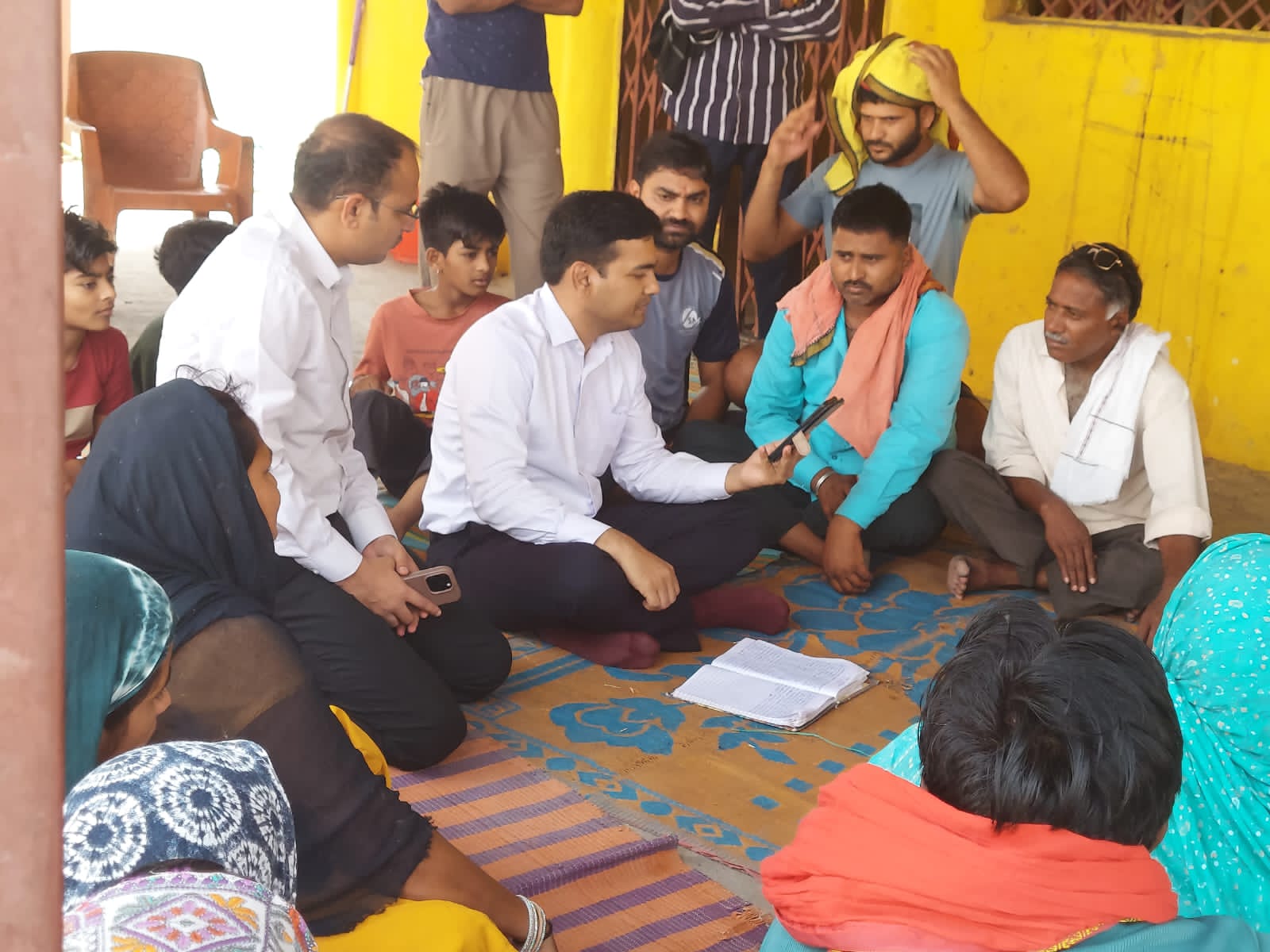 रायसेन कलेक्टर ने किया स्वगणना कार्य का निरीक्षण, नागरिकों को ऑनलाइन फॉर्म भरने किया प्रेरित