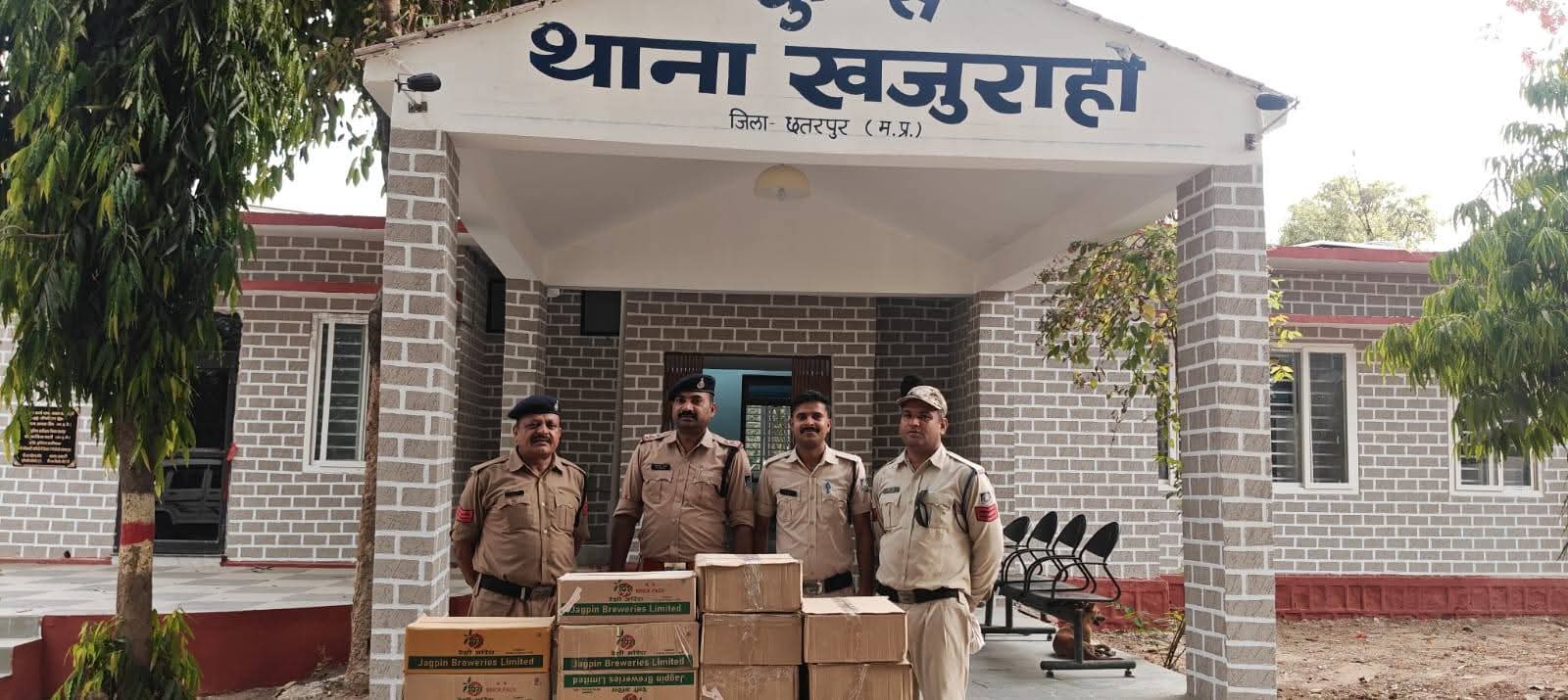 खजुराहो पुलिस की बड़ी कार्रवाई, 90 लीटर अवैध शराब व स्विफ्ट डिजायर कार जब्त, तस्कर फरार