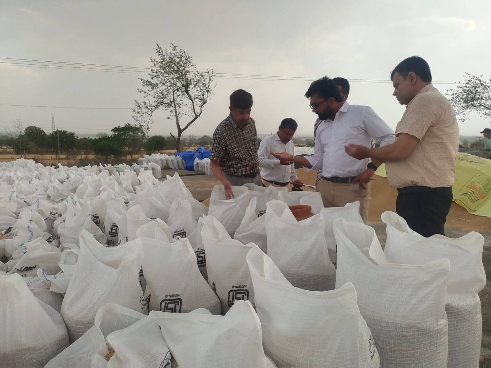 सागर: गेहूं उपार्जन केंद्रों पर प्रशासन का सख्त निरीक्षण, पारदर्शिता के निर्देश