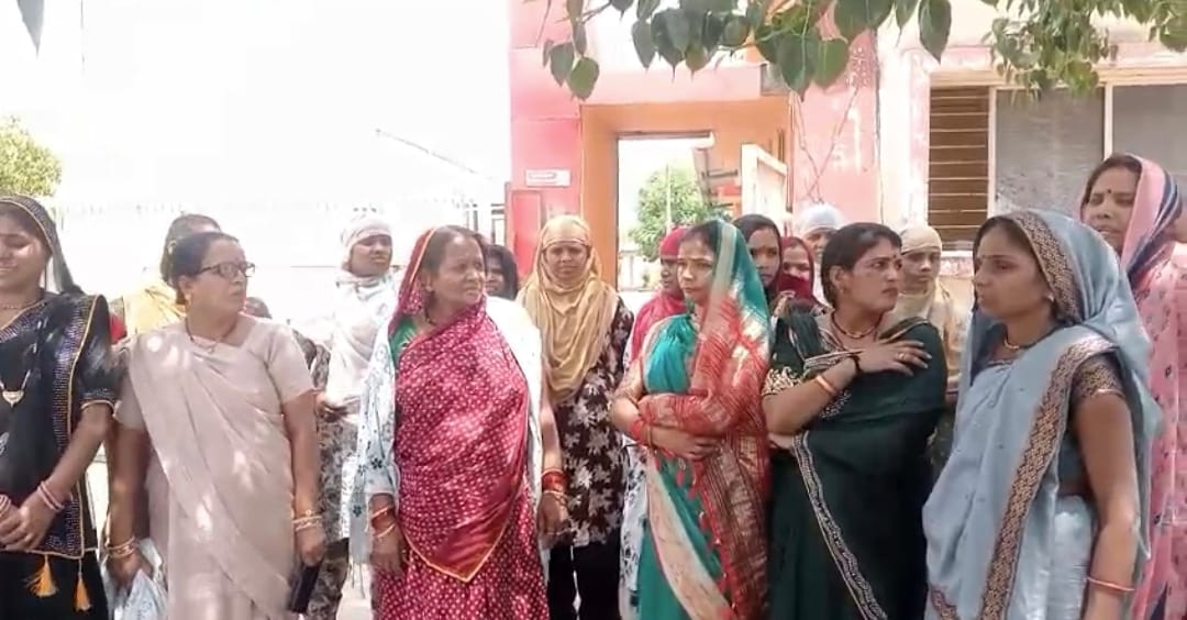 सागर: स्व-सहायता समूह की महिलाओं का प्रदर्शन, पोषण आहार संयंत्र के निजीकरण का विरोध