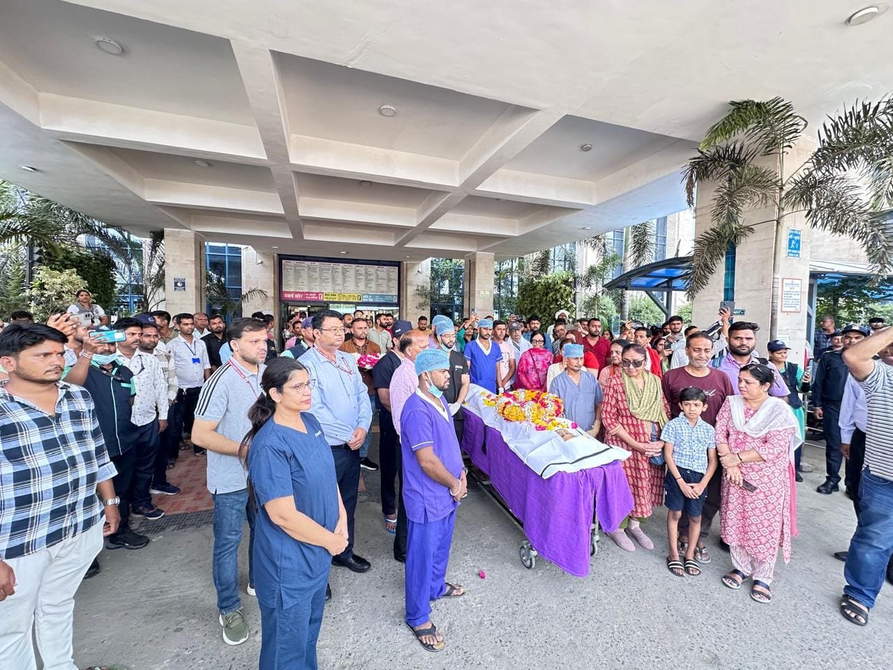 एम्स भोपाल में अंगदाता को गार्ड ऑफ ऑनर