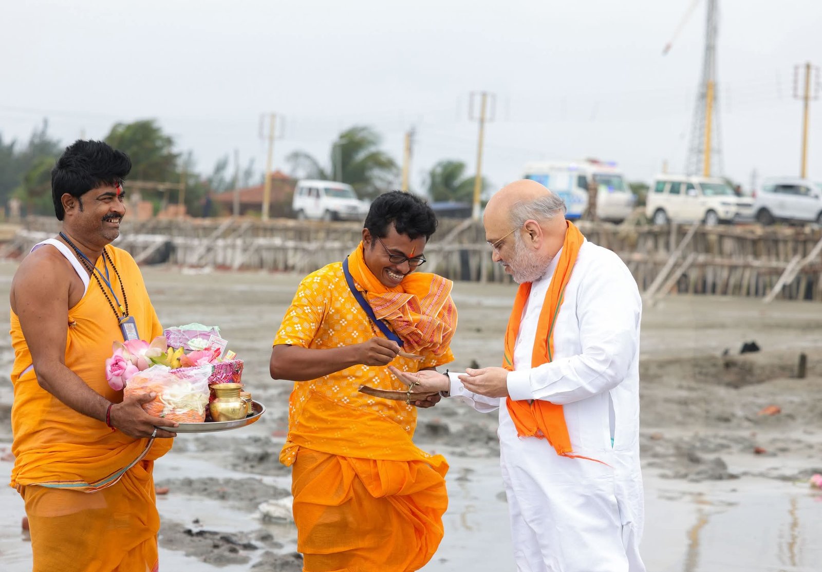 बंगाल चुनाव दूसरे चरण से पहले अमित शाह का दौरा, गंगासागर में पूजा