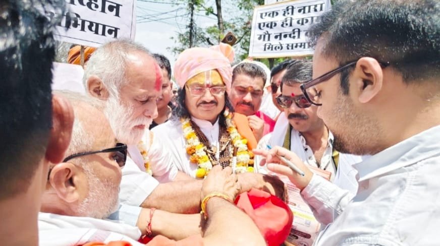 सागर में गौ सम्मान आवाह्न अभियान: हजारों गौ भक्तों ने निकाली रैली, प्रशासन को सौंपा ज्ञापन