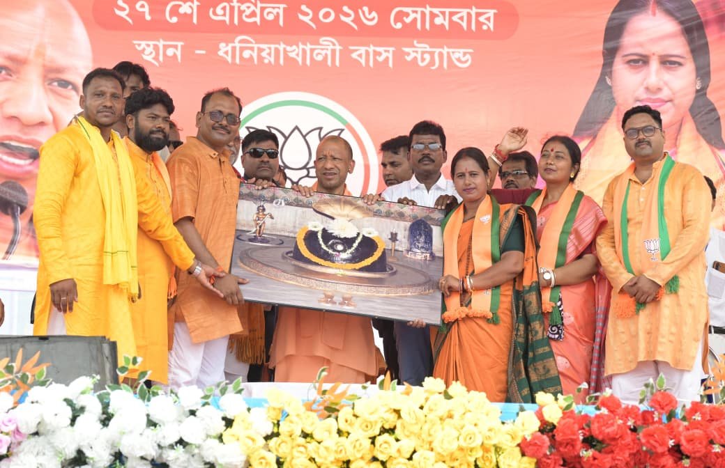 दमदम में सीएम योगी आदित्यनाथ का विशाल रोड-शो, भीड़ उमड़ी; बीजेपी प्रत्याशी के लिए मांगे वोट