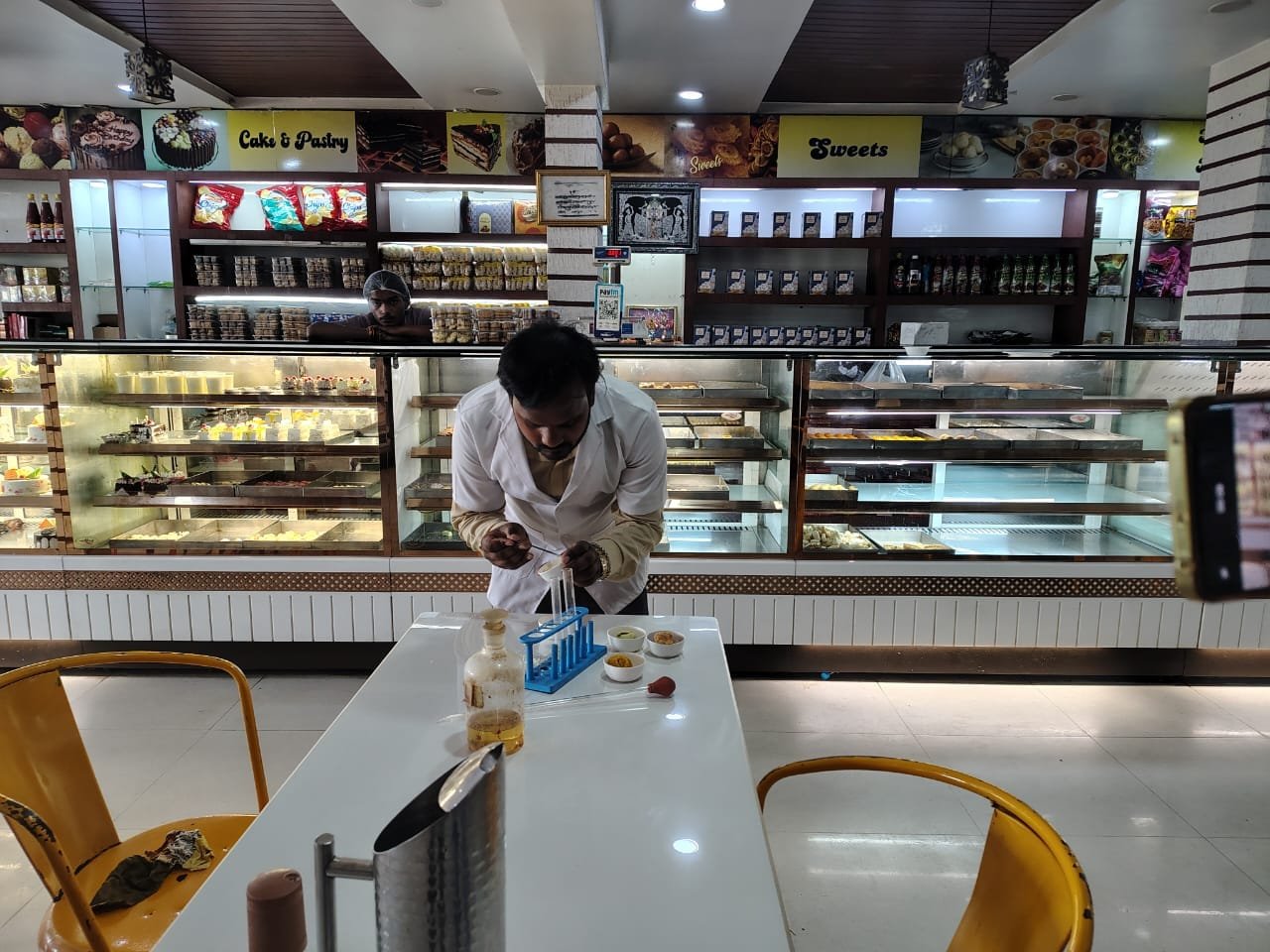 रायसेन में हम फ्रेश रेस्टोरेंट का लाइसेंस निलंबित, खाद्य जांच में खामियां