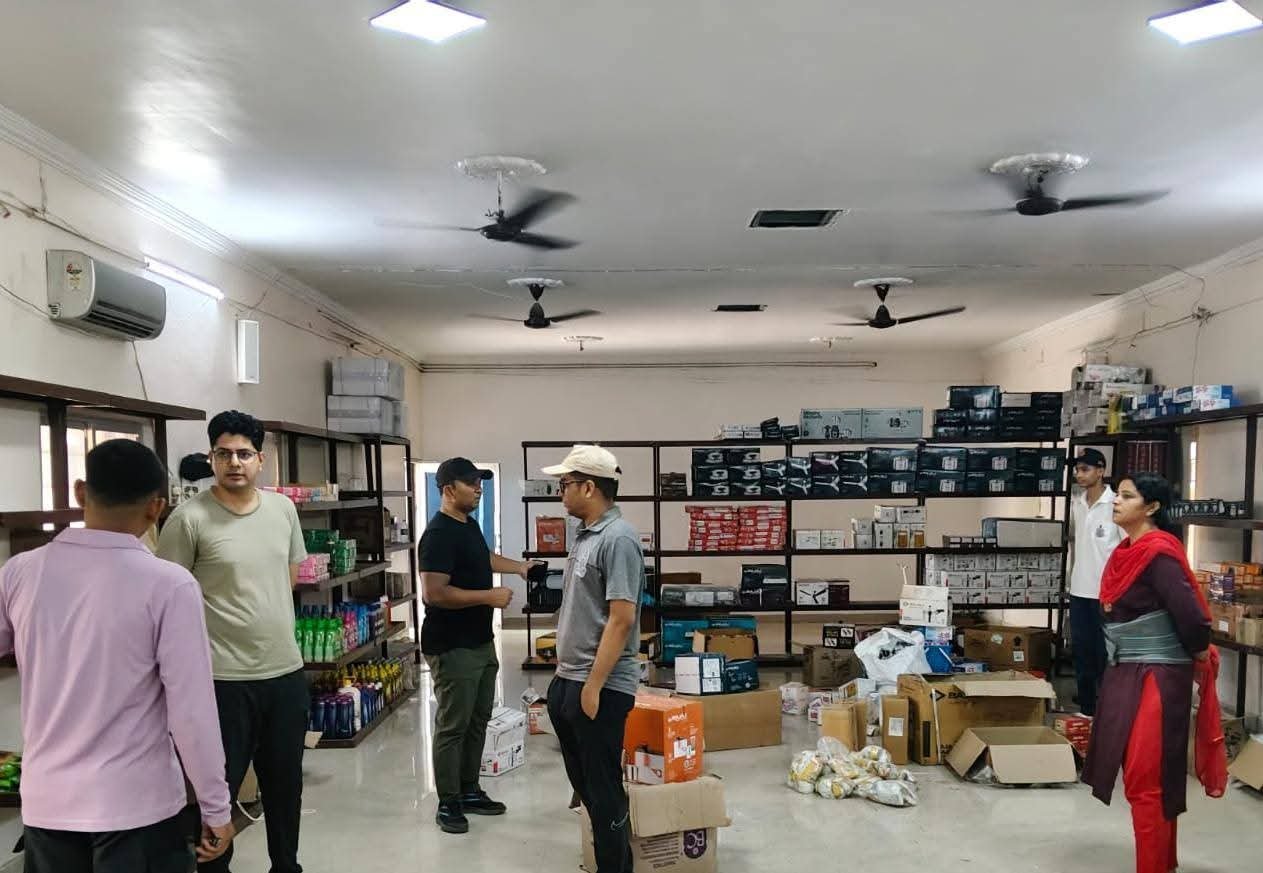 अधिकारियों ने किया पुलिस लाइन परिसर का निरीक्षण