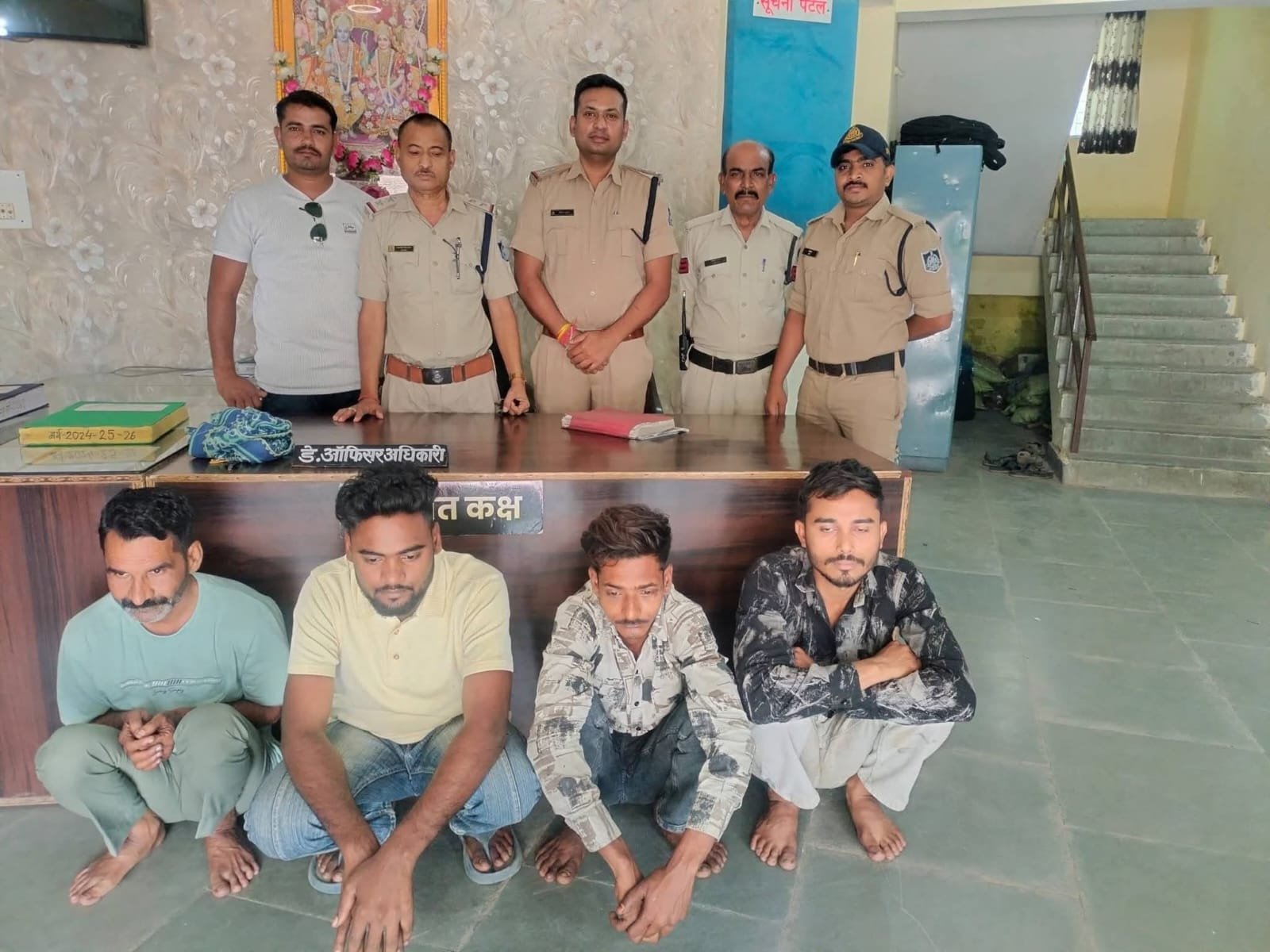 छतरपुर पुलिस की बड़ी कामयाबी; बस स्टैंड पर सक्रिय ‘बैग लिफ्टर’ गिरोह का खुलासा,5 आरोपी हुए गिरफ्तार