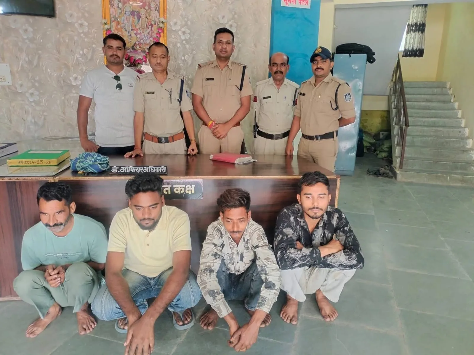 छतरपुर पुलिस की बड़ी कामयाबी; बस स्टैंड पर सक्रिय ‘बैग लिफ्टर’ गिरोह का खुलासा,5 आरोपी हुए गिरफ्तार