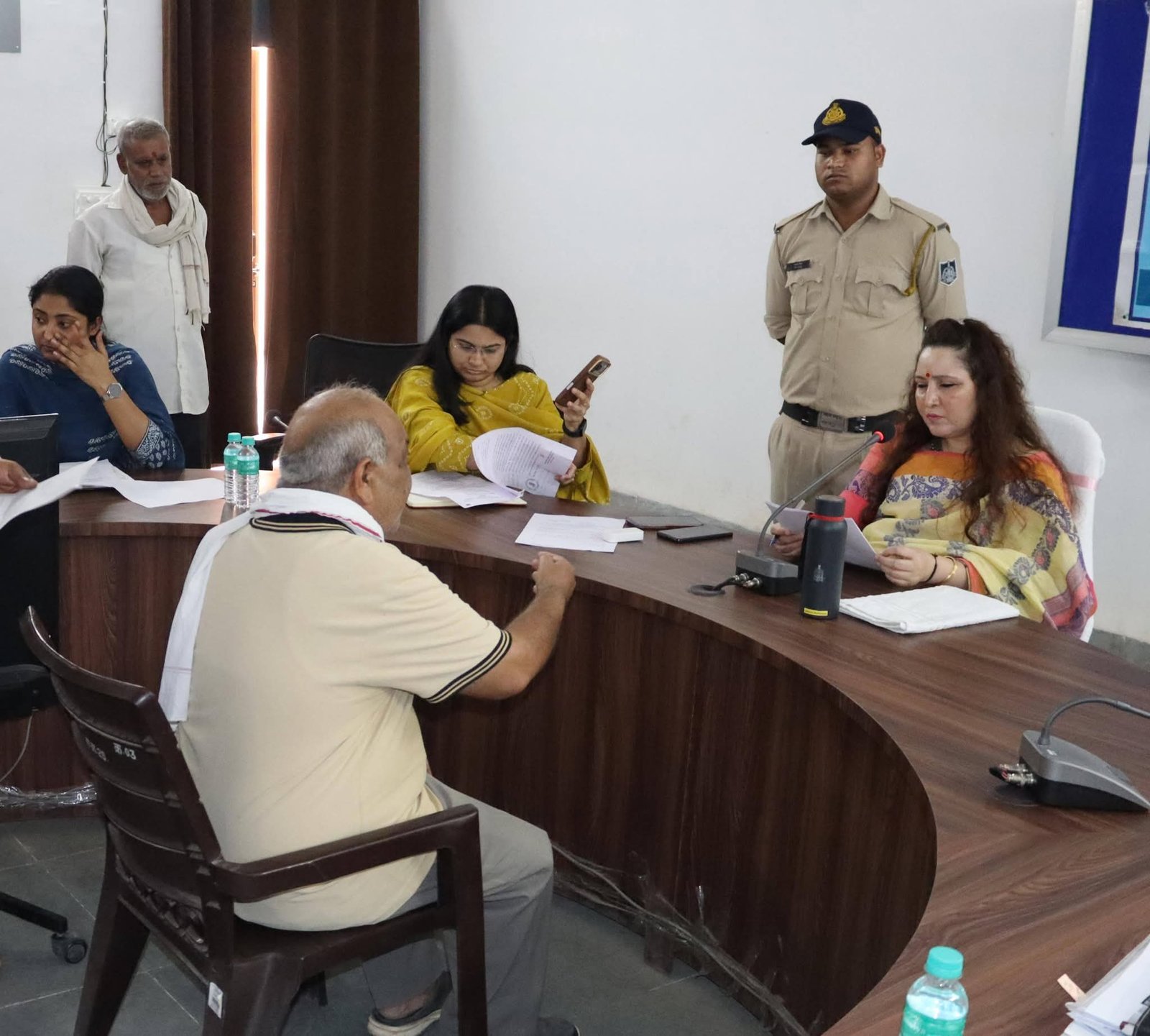 एक्शन मोड में मैहर कलेक्टर विदिशा मुखर्जी; जनसुनवाई में अधिकारियों को दिए सख्त निर्देश