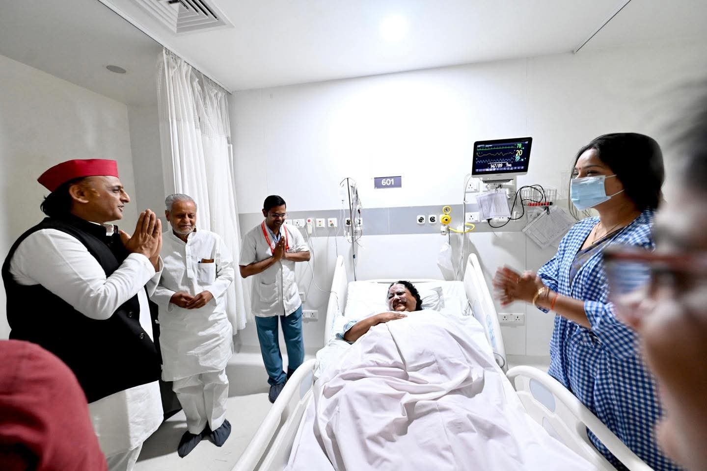 बहराइच हादसे के बाद मेदांता पहुंचे अखिलेश यादव, BJP विधायक अनुपमा जायसवाल का हाल जाना