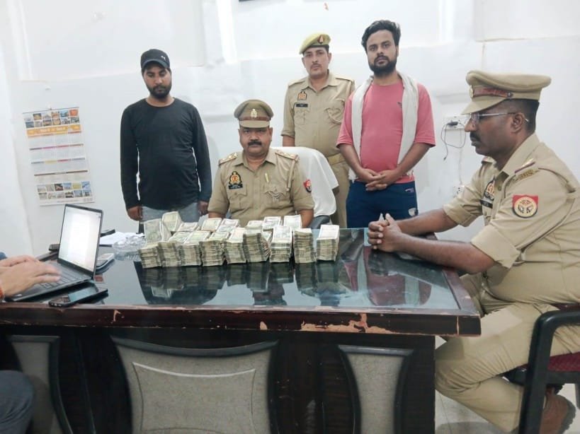 फिरोजाबाद: चेकिंग के दौरान बाइक सवार दो युवकों से 39.50 लाख रुपये बरामद, आयकर विभाग जांच में जुटा