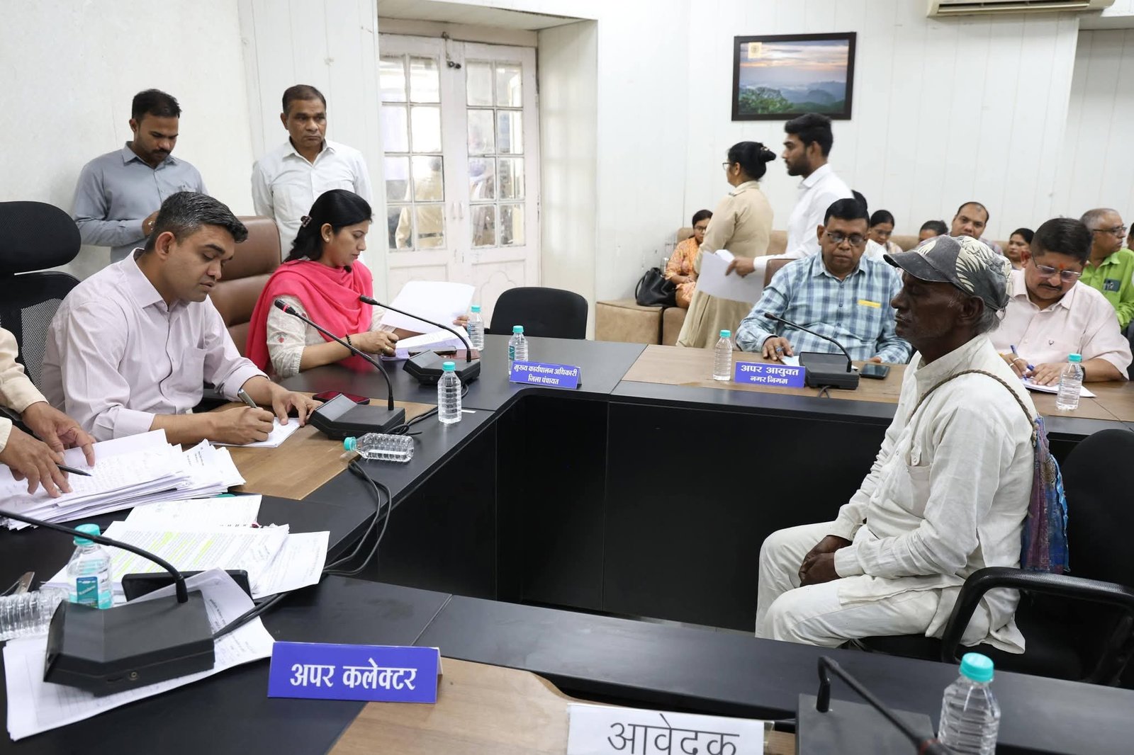 भोपाल में जनसुनवाई आयोजित, कलेक्टर प्रियंक मिश्रा ने सुनीं नागरिकों की समस्याएं