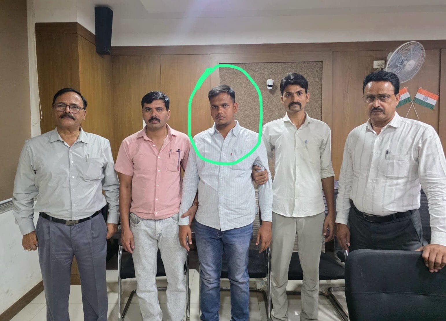 भोपाल लोकायुक्त की बड़ी कार्रवाई; ₹2 लाख की रिश्वत लेते रायसेन के सब इंजीनियर और क्लर्क हुए गिरफ्तार