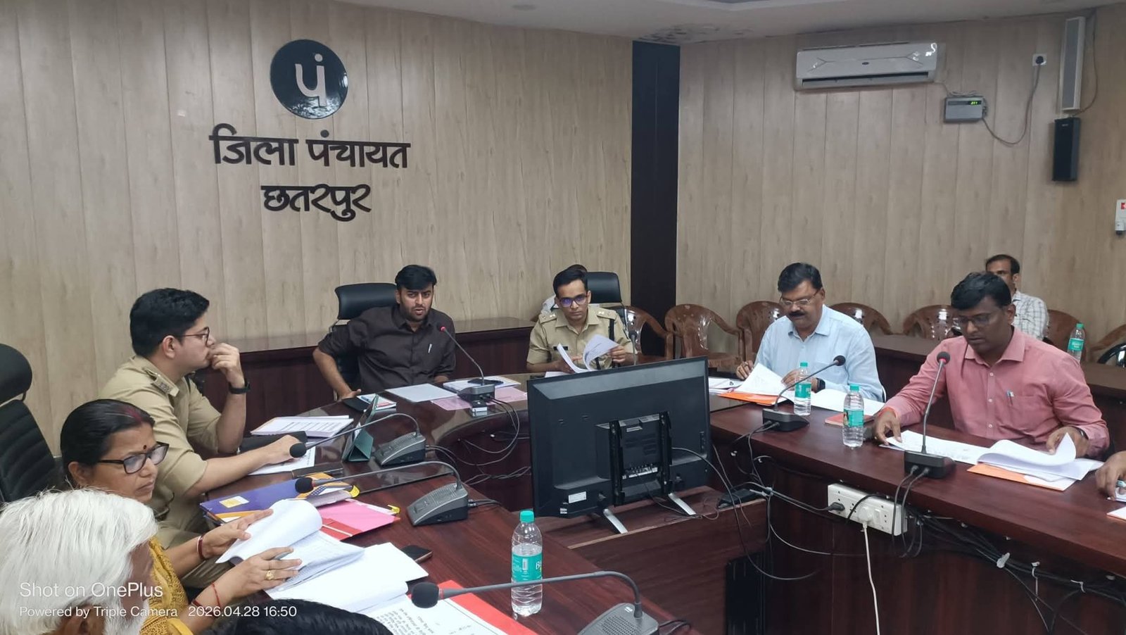 छतरपुर में कानून व्यवस्था और सड़क सुरक्षा को लेकर बड़ी समीक्षा बैठक