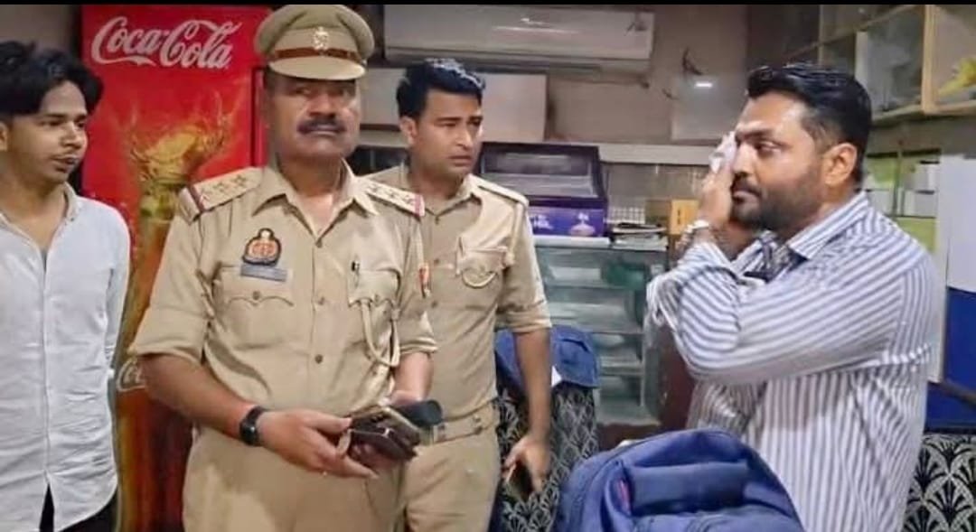 फिरोजाबाद के टूंडला होटल में लिफ्ट में फंसे मुंबई के डॉक्टर, पुलिस ने आधे घंटे बाद सुरक्षित निकाला