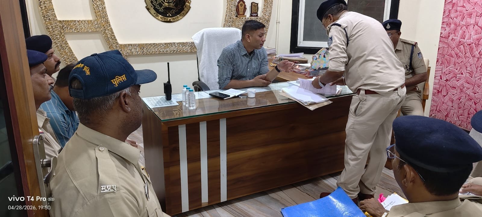 बुरहानपुर पुलिस का एक्शन मोड: अपराध समीक्षा बैठक में सख्त निर्देश, जुआ-सट्टा और अवैध गतिविधियों पर कड़ी कार्रवाई के आदेश
