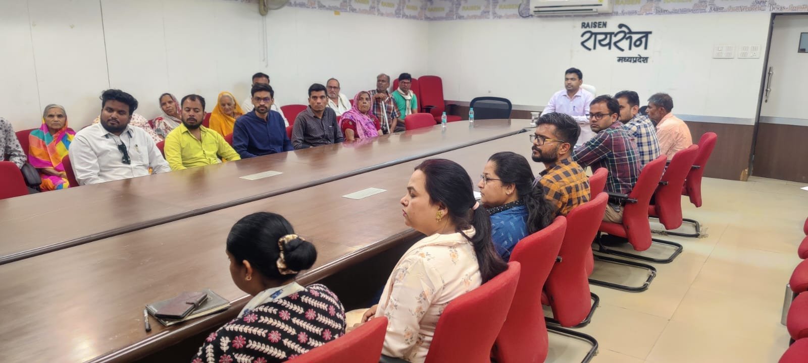 रायसेन में गांव-गांव पहुंचे कलेक्टर; जनगणना को लेकर तेज हुआ अभियान